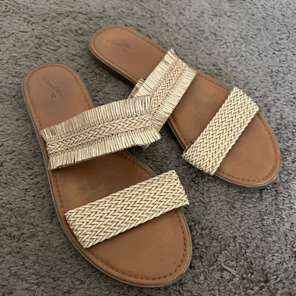 Universal Thread Beige and Tan Sandals